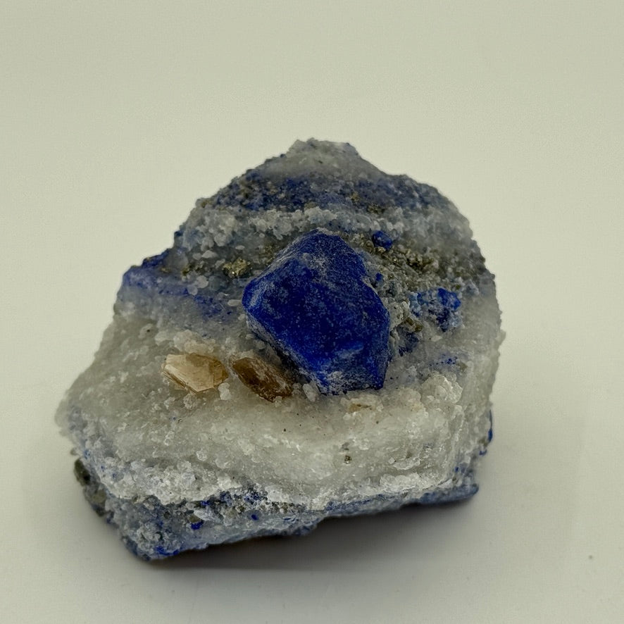 SOD31 Sodalite, blue crystallized